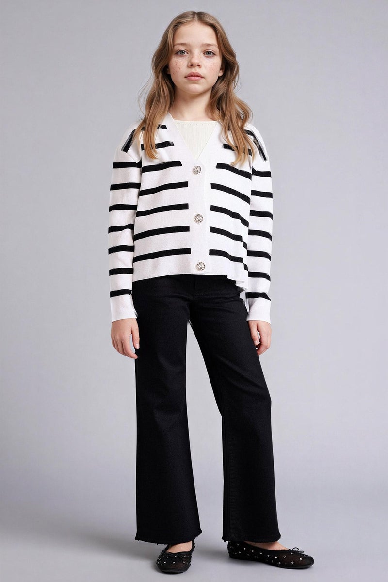 ديفاكتو كارديجان قصة عادية بياقة V - Image 2